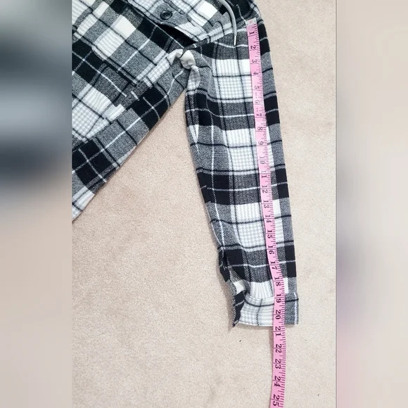 Women’s Plaid Hooded Shacket Jacket Button Up Gray Black Size Medium - Picture 9 of 11